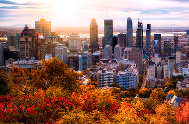 Lever de soleil à Montréal, Québec (English: Sunrise in Montréal, Québec)