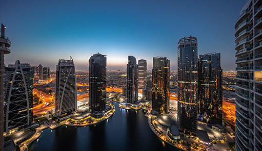 UAE Golden Visa guide for employers to understand benefits, risks, and strategies to hire and retain top talent effectively.